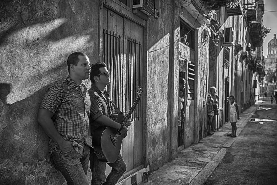 Buena Fe caminando por La Habana